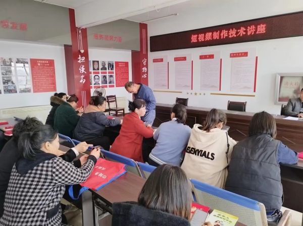大齐镇社区教育中心开展“短视频剪辑”订单培训活动
